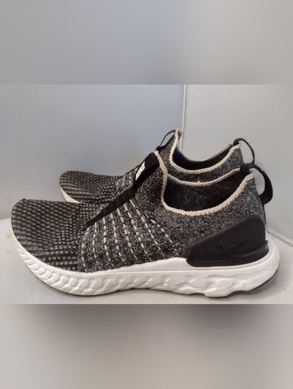 Nike React Phantom Run Flyknit 2 Shoes Womens Size 9.5 Oreo Sneakers RR